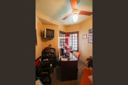 Casa à venda com 329m², 5 quartos e 3 vagas Casa à venda com 329m², 5 quartos e 3 vagasQuarto 4 (Escritório)