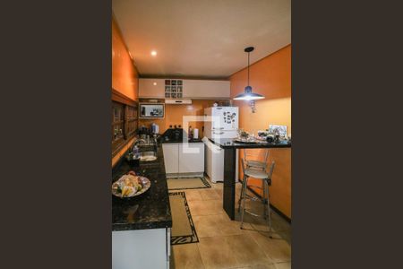 Casa à venda com 329m², 5 quartos e 3 vagas Casa à venda com 329m², 5 quartos e 3 vagasCozinha