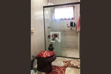 Casa à venda com 329m², 5 quartos e 3 vagas Casa à venda com 329m², 5 quartos e 3 vagasBanheiro 2