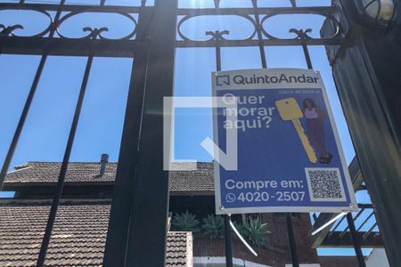 Casa à venda com 329m², 5 quartos e 3 vagas Casa à venda com 329m², 5 quartos e 3 vagasPlaca