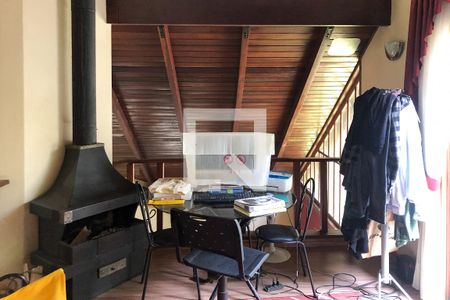 Casa à venda com 329m², 5 quartos e 3 vagas Casa à venda com 329m², 5 quartos e 3 vagasEscritório