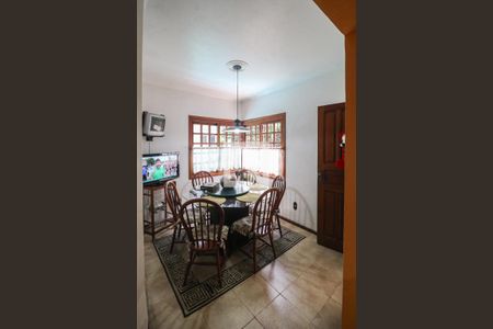 Casa à venda com 329m², 5 quartos e 3 vagas Casa à venda com 329m², 5 quartos e 3 vagasCozinha