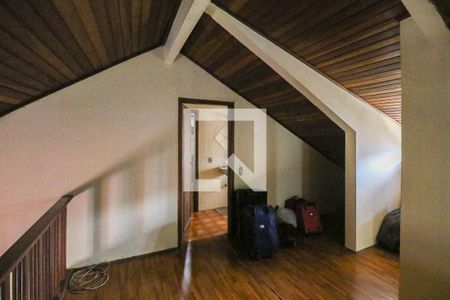 Casa à venda com 329m², 5 quartos e 3 vagas Casa à venda com 329m², 5 quartos e 3 vagasTerraço