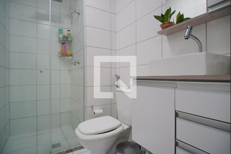 Banheiro da Suíte de apartamento à venda com 2 quartos, 57m² em Sarandi, Porto Alegre