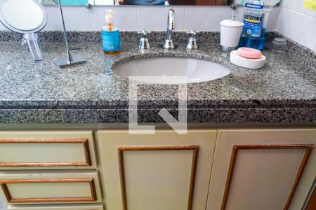 Casa à venda com 611m², 5 quartos e 4 vagas Casa à venda com 611m², 5 quartos e 4 vagasBanheiro 2