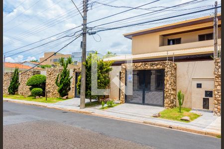 Casa à venda com 611m², 5 quartos e 4 vagas Casa à venda com 611m², 5 quartos e 4 vagasFachada