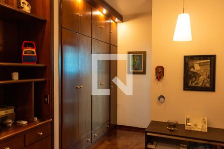 Casa à venda com 611m², 5 quartos e 4 vagas Casa à venda com 611m², 5 quartos e 4 vagasQuarto 3