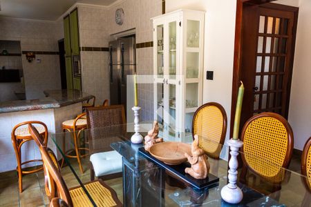 Casa à venda com 611m², 5 quartos e 4 vagas Casa à venda com 611m², 5 quartos e 4 vagasSala de Jantar