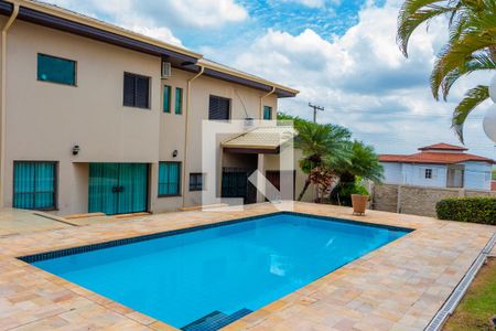 Casa à venda com 611m², 5 quartos e 4 vagas Casa à venda com 611m², 5 quartos e 4 vagasÁrea comum