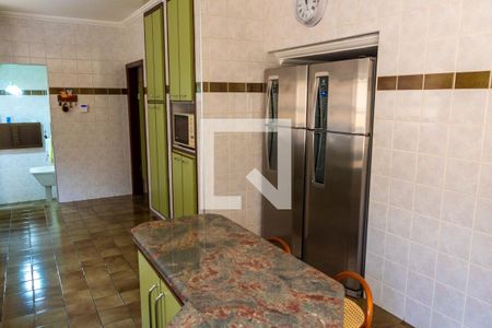 Casa à venda com 611m², 5 quartos e 4 vagas Casa à venda com 611m², 5 quartos e 4 vagasCozinha