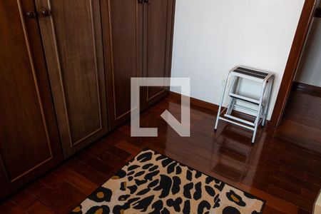 Casa à venda com 611m², 5 quartos e 4 vagas Casa à venda com 611m², 5 quartos e 4 vagasQuarto 2