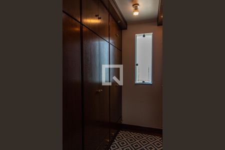 Casa à venda com 611m², 5 quartos e 4 vagas Casa à venda com 611m², 5 quartos e 4 vagasCloset