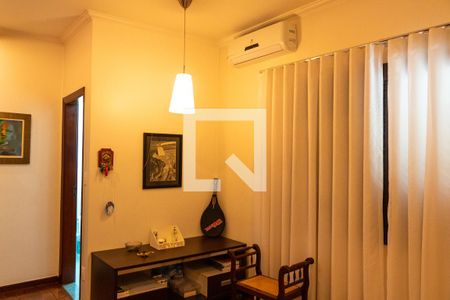 Casa à venda com 611m², 5 quartos e 4 vagas Casa à venda com 611m², 5 quartos e 4 vagasQuarto 3