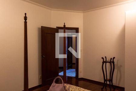 Casa à venda com 611m², 5 quartos e 4 vagas Casa à venda com 611m², 5 quartos e 4 vagasQuarto 4