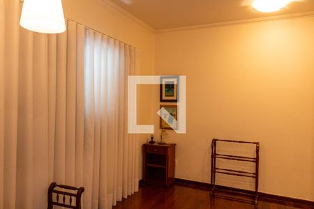 Casa à venda com 611m², 5 quartos e 4 vagas Casa à venda com 611m², 5 quartos e 4 vagasQuarto 3