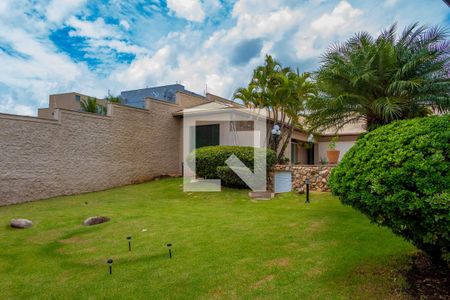 Casa à venda com 611m², 5 quartos e 4 vagas Casa à venda com 611m², 5 quartos e 4 vagasÁrea comum