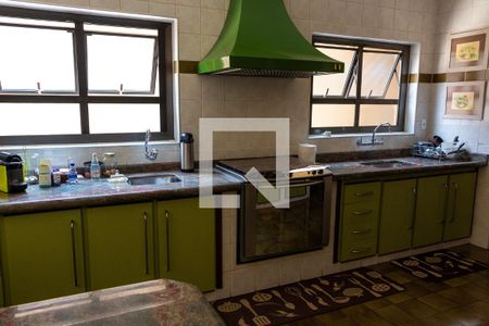 Casa à venda com 611m², 5 quartos e 4 vagas Casa à venda com 611m², 5 quartos e 4 vagasCozinha