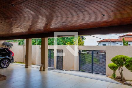 Casa à venda com 611m², 5 quartos e 4 vagas Casa à venda com 611m², 5 quartos e 4 vagasÁrea comum