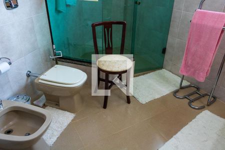 Casa à venda com 611m², 5 quartos e 4 vagas Casa à venda com 611m², 5 quartos e 4 vagasBanheiro 1