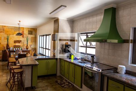 Casa à venda com 611m², 5 quartos e 4 vagas Casa à venda com 611m², 5 quartos e 4 vagasCozinha