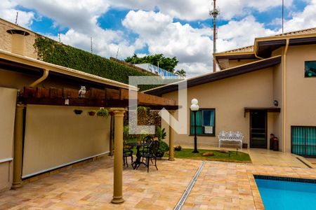 Casa à venda com 611m², 5 quartos e 4 vagas Casa à venda com 611m², 5 quartos e 4 vagasÁrea comum