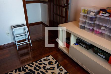 Casa à venda com 611m², 5 quartos e 4 vagas Casa à venda com 611m², 5 quartos e 4 vagasQuarto 2