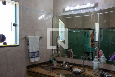 Casa à venda com 611m², 5 quartos e 4 vagas Casa à venda com 611m², 5 quartos e 4 vagasBanheiro 1