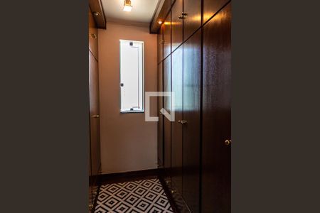 Casa à venda com 611m², 5 quartos e 4 vagas Casa à venda com 611m², 5 quartos e 4 vagasCloset