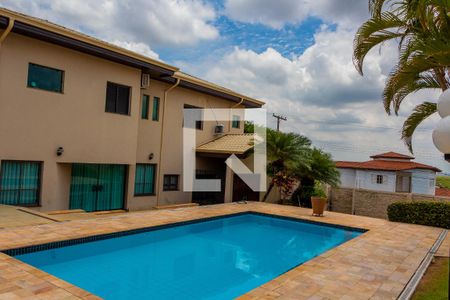 Casa à venda com 611m², 5 quartos e 4 vagas Casa à venda com 611m², 5 quartos e 4 vagasÁrea comum