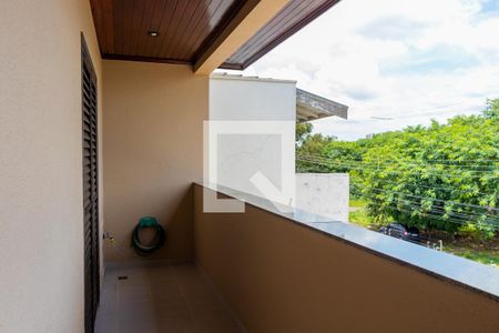Casa à venda com 611m², 5 quartos e 4 vagas Casa à venda com 611m², 5 quartos e 4 vagasVaranda