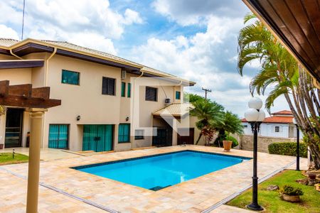 Casa à venda com 611m², 5 quartos e 4 vagas Casa à venda com 611m², 5 quartos e 4 vagasÁrea comum