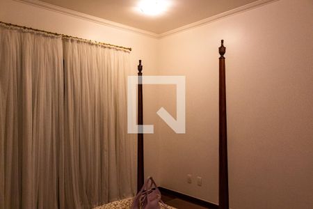 Casa à venda com 611m², 5 quartos e 4 vagas Casa à venda com 611m², 5 quartos e 4 vagasQuarto 4