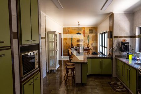 Casa à venda com 611m², 5 quartos e 4 vagas Casa à venda com 611m², 5 quartos e 4 vagasCozinha