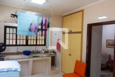 Casa à venda com 611m², 5 quartos e 4 vagas Casa à venda com 611m², 5 quartos e 4 vagasÁrea de serviço