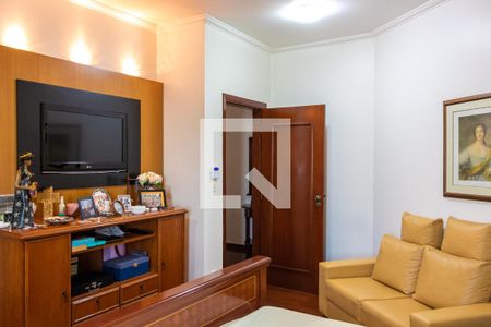 Casa à venda com 611m², 5 quartos e 4 vagas Casa à venda com 611m², 5 quartos e 4 vagasQuarto 1