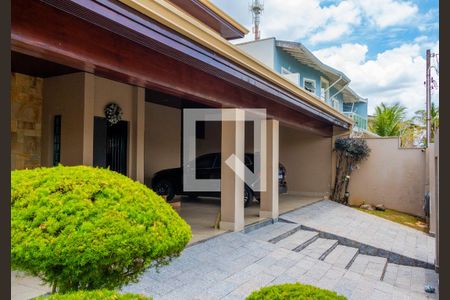 Casa à venda com 611m², 5 quartos e 4 vagas Casa à venda com 611m², 5 quartos e 4 vagasÁrea comum