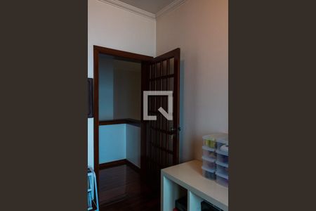 Casa à venda com 611m², 5 quartos e 4 vagas Casa à venda com 611m², 5 quartos e 4 vagasQuarto 2