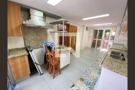 Casa à venda com 3 quartos, 264m² em Vila Sonia, São Paulo