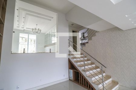 Sala de casa à venda com 4 quartos, 400m² em Nonoai, Porto Alegre