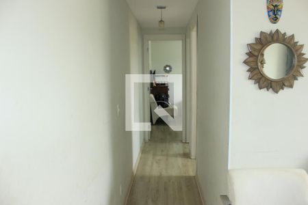 Corredor para os quartos de apartamento à venda com 2 quartos, 44m² em Jardim Las Vegas, Guarulhos