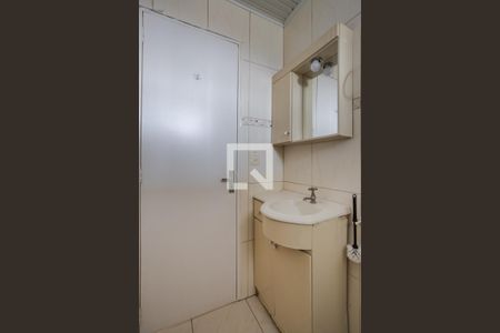 Banheiro de apartamento à venda com 1 quarto, 54m² em Jardim Sabará, Porto Alegre