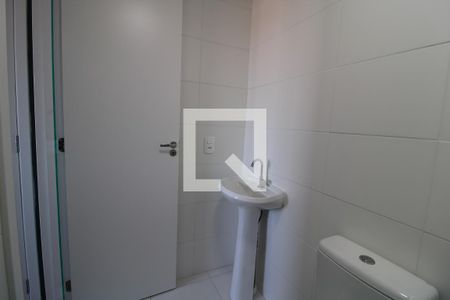 Banheiro de apartamento para alugar com 1 quarto, 26m² em Jardim Itacolomi, São Paulo