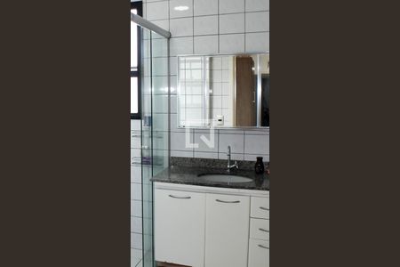 Banheiro de apartamento à venda com 2 quartos, 54m² em Barra Funda, São Paulo