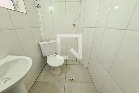 Banheiro de casa para alugar com 1 quarto, 24m² em Chácara Belenzinho, São Paulo