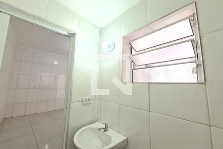 Banheiro de casa para alugar com 1 quarto, 24m² em Chácara Belenzinho, São Paulo