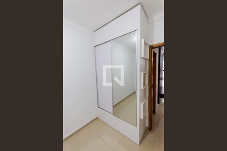 Armário de apartamento para alugar com 2 quartos, 56m² em Jardim Santo Alberto, Santo André