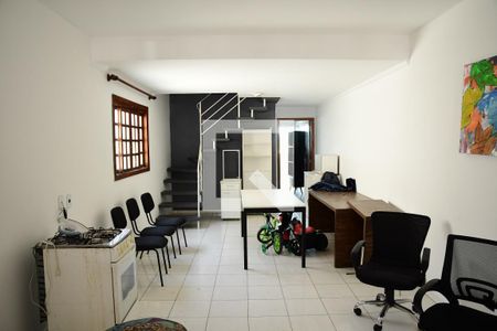 Sala de casa para alugar com 3 quartos, 250m² em Parque Alexandre, Cotia