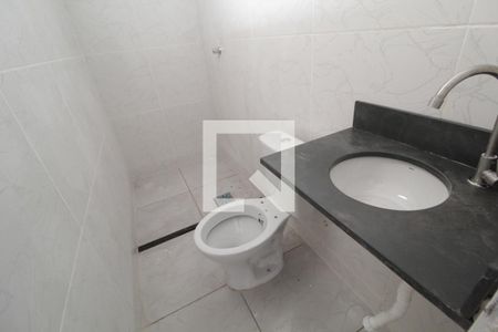 Banheiro da Suíte de casa para alugar com 2 quartos, 70m² em Nova Uberlândia, Uberlândia