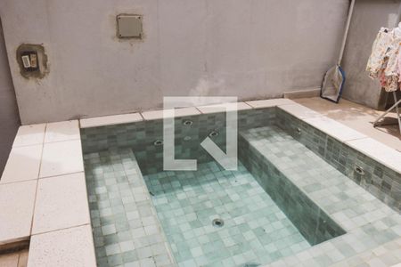 Casa à venda com 174m², 3 quartos e 3 vagas Casa à venda com 174m², 3 quartos e 3 vagasPiscina