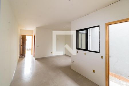 Casa à venda com 50m², 2 quartos e 2 vagasSala/Cozinha